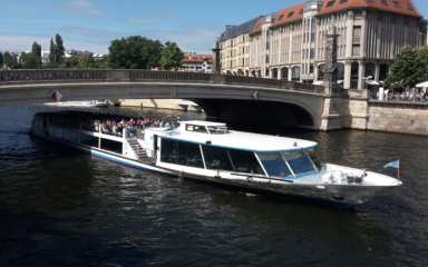 MS Brasil - Museumsinsel, Friedrichsbrücke